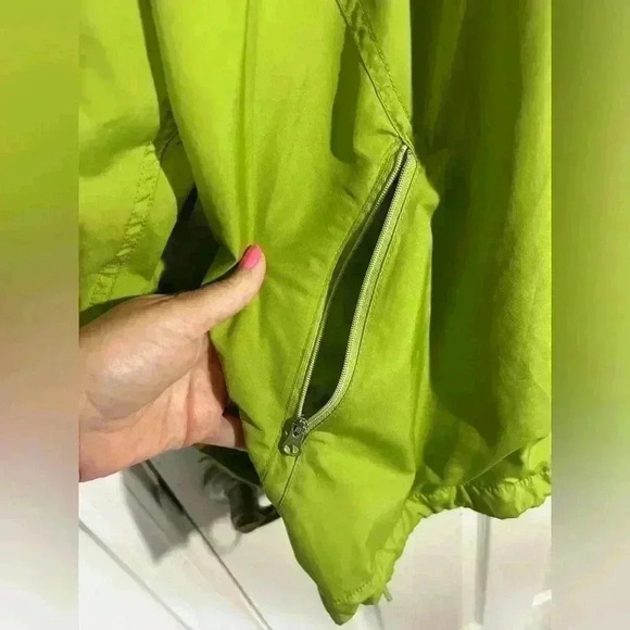 Eddie Bauer Green Rain Jacket; Women’s XXL. Zipper pockets, cinch waist and hood - Picture 2 of 9